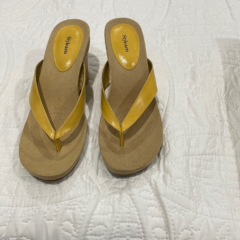 A yellow new sandal style & Co